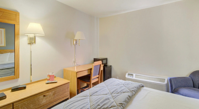 Capital O Amerihost Inn and Suites Fulton Hwy 54 MO, Rezervasyon Otel Fulton Missouri