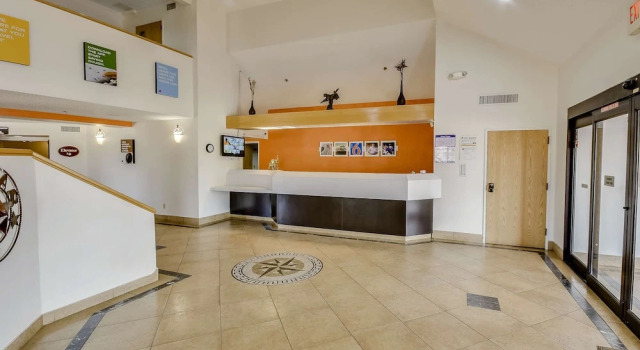 Holiday Inn Express Houston-i-10 W, Varaa Hotelli Hotellit Katy pysäköinnillä, Pysäköinti