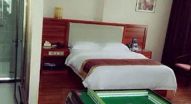 Lingshan Yincheng Business Hotel, Book Hotel Lingshan Guangxi