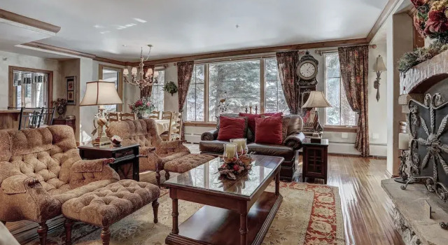 Gorgeous Corner 3br- Ski In/out Access And 3 Decks! 3 Bedroom Condo by RedAwning