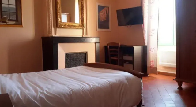 Auberge le Bistrot de Lussan, Book Hostel Hostels in Lussan, Hostel