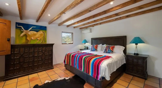Dancing Hare - Colorful and Inviting Tesuque Home Right Next to Bishop`s Lodge, Varaa Lomakoti Santa Fe New Mexico