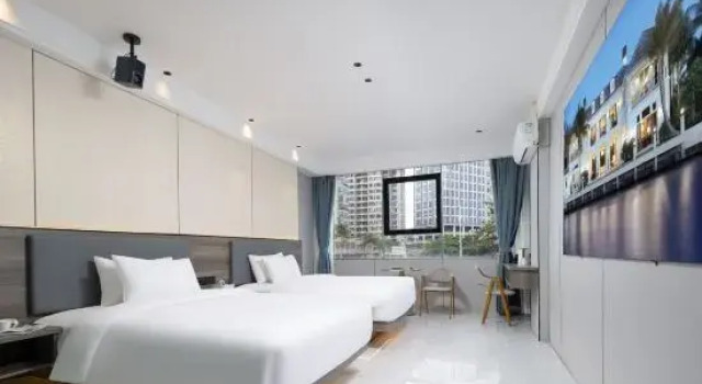 Qixin Smart Hotel (Wanning High Speed Railway Station)