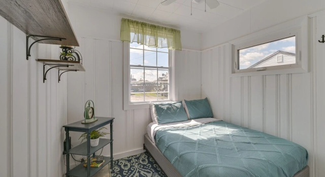 Cozy Hampton Vacation Rental, Walk to Beach!