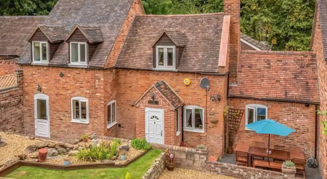 Brook Cottage, Забронировать Дом для отпуска Телфорд Шропшир, рядом с Ironbridge Open Air Museum of Steel Sculpture