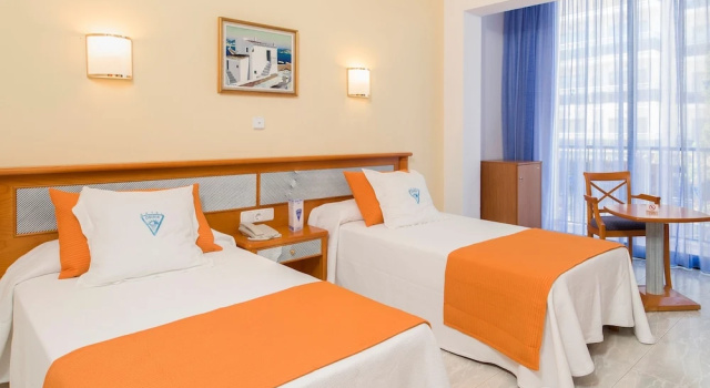 Двухместный номер Standard с балконом и с видом на сад Hotel Osiris Ibiza