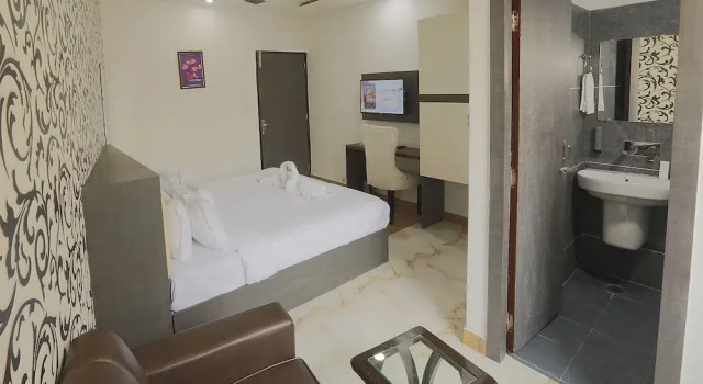 Hotel A Star - 50 Meter from Golden temple, Rezerwuj Hotel Amritsar Punjab