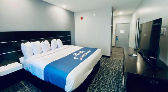 Четырёхместный номер Standard Days Inn & Suites by Wyndham Horn Lake - Memphis Graceland