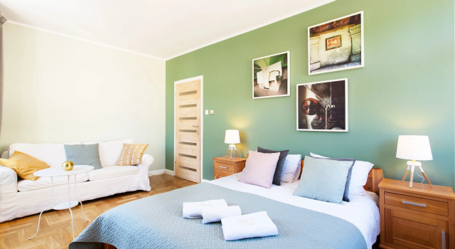 Faust and Mona Lisa Apartments