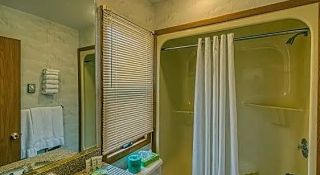 Четырёхместный номер Standard Sea Spray Motel