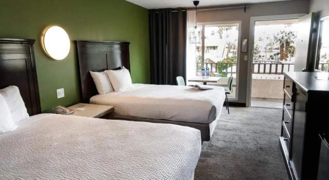 Четырёхместный номер Standard Vagabond Inn Palm Springs