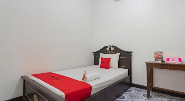 RedDoorz Syariah @ Kolonial Guest House