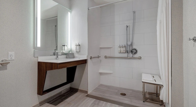 Двухместный люкс Holiday Inn Express & Suites - Glendale Downtown