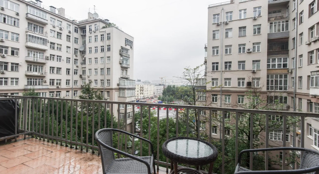 Апартаменты с 4 комнатами с балконом GMApartments (ДжиЭмАпартментс) на улице Серафимовича