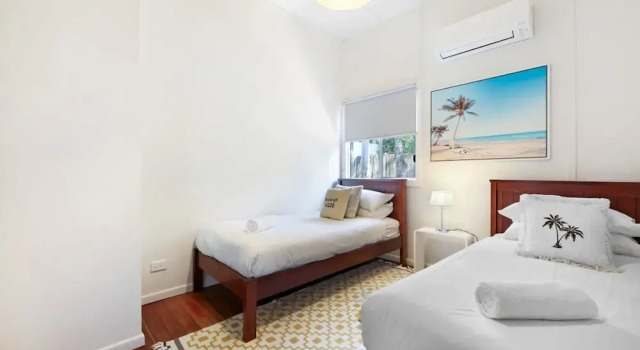 2-bed Beach House in Burleigh Heads Amidst Nature, Prenota Appartamento Hotel a Queensland con parcheggio, Parcheggio