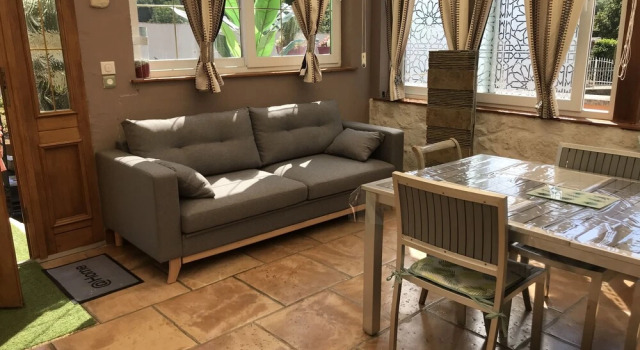 Maison de Bourgogne, Book Hotel Villy 