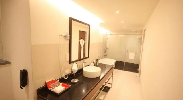 Люкс Deluxe с видом на город Vivanta Kolkata EM Bypass