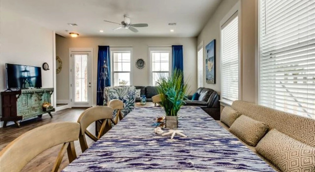 5514 Gulf Drive by Forehand Rentals, Book Feriehus Hoteller i Lower Grand Lagoon med parkering, Parkering