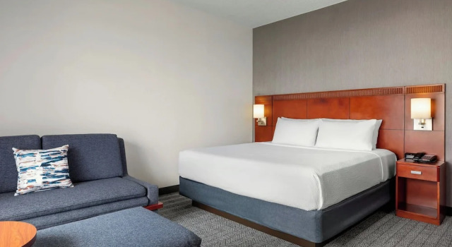 Двухместный номер Standard с балконом Courtyard by Marriott Minneapolis-St. Paul Airport