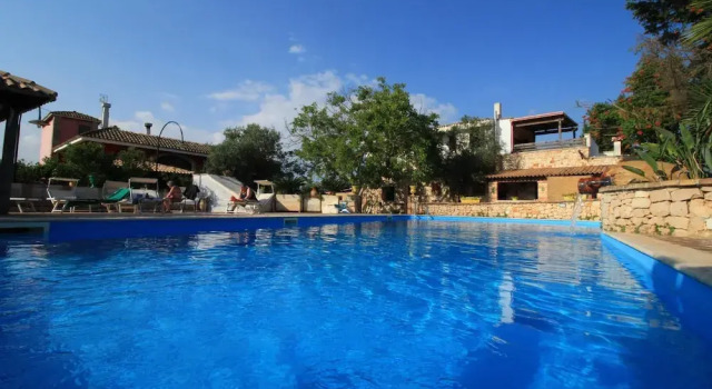 Merlo Trullo con Piscina