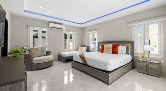 NEW 5br5ba w Private Pool Puttputt Close2beach