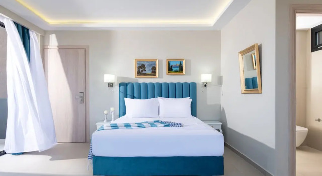 Трёхместный номер Deluxe с балконом и с видом на море Light Blue Hotel