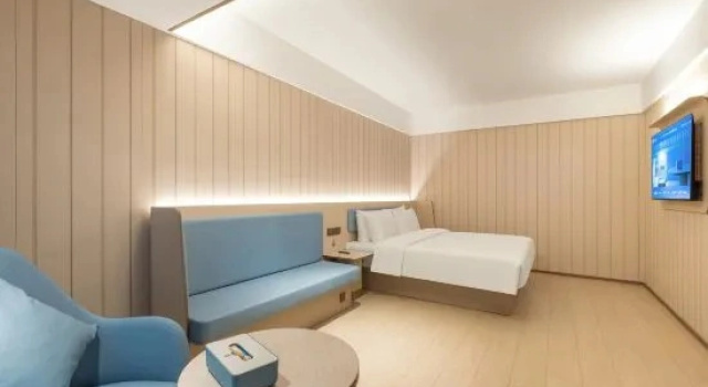 Люкс Deluxe HanTing Hotel (Zhanjiang Suixi Quan Feng Plaza Fuqian Road)