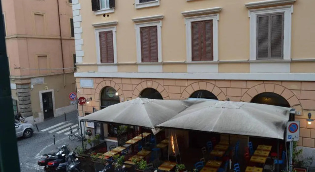 via degli zingari, Забронировать Отель Рионе Монти Рим, рядом с Piazza della Madonna dei Monti