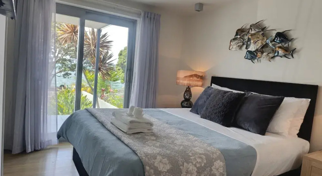 Paihia Beach Front 2 bedroom Apartment, Rezerwuj Apartament Hotele w Auckland Region z parkingiem, Parking