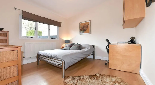 Gorgeous 3BD Cottage with Parking Nr Guildford, Забронировать Дом для отпуска Отели High Weald с парковкой, Парковка