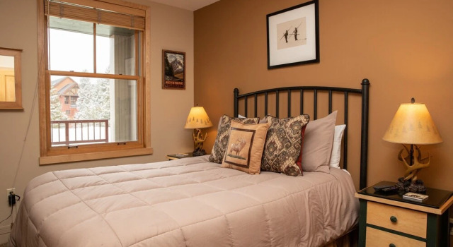 8282 Silver Mill 1 Bedroom Condo by RedAwning