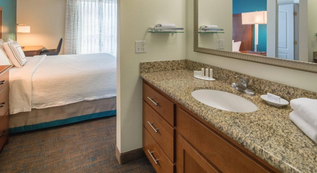 Двухместный люкс c 1 комнатой Fairfield Inn & Suites by Marriott Portland North