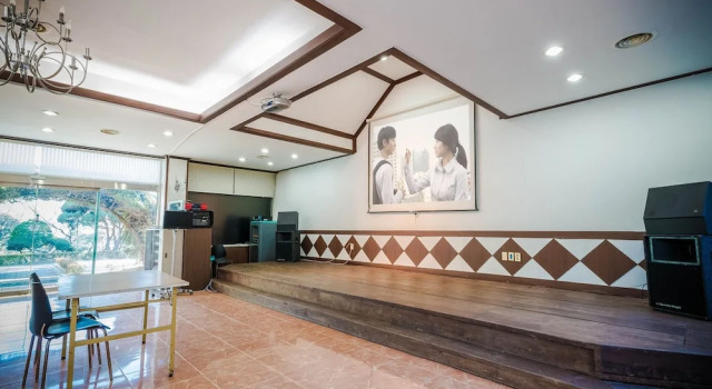Taean Baekhwawon, Prenota Hotel Taean Chungcheongnam-Do