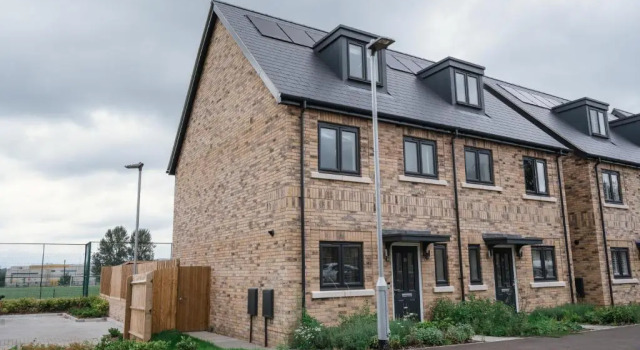 The Bracknell House Modern and Outstanding 3 Bedroom, Забронировать Отель Брэкнэлл Беркшир, рядом с Bracknell Forest Council