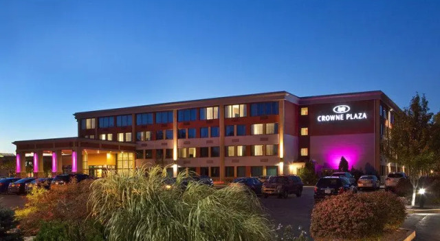 Кровать в общем номере Crowne Plaza Boston - Woburn by IHG
