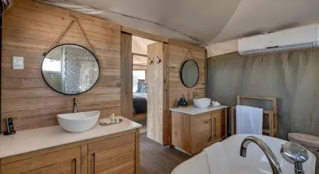 Тент с видом на горы Kingfisher Retreat by Sharjah Collection