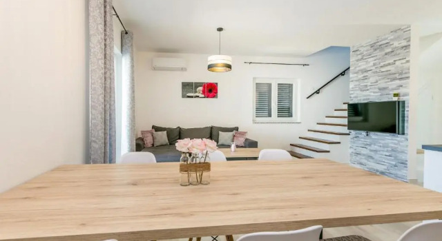 Holiday house San Michele, Varaa Hotelli Hotellit Kvarner Islands uima-altaalla, Uima-allas