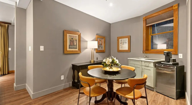Семейный люкс Luxury The Historic Blue Moon Hotel - NYC