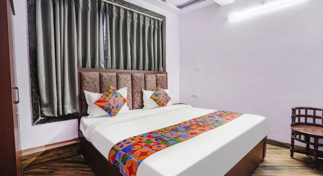 Номер Deluxe FabHotel Raghav Raj Inn - Nr Bharat Kala Bhavan