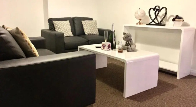 Central Spacious 2 Bedroom by Union Square Free Parking, Забронировать Отель Отели Абердина с парковкой, рядом с St Mary's Cathedral, Парковка