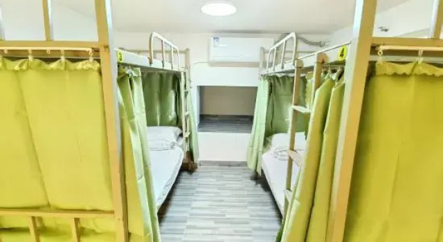 Кровать в общем номере (мужской номер) Дуплекс CuiPan Apartment