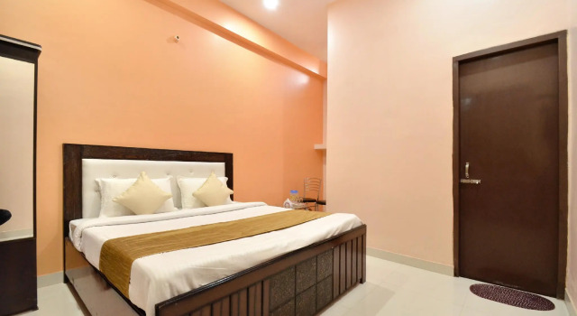 OYO 8452 Hotel Galaxy