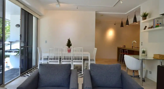 Luxurious 3 Bedroom Apartment With Parking Near CBD