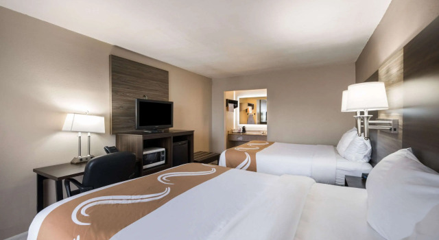 Четырёхместный номер Standard Quality Inn Gastonia East