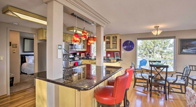 Коттедж Waldport Beach House w/ Loft, Grill & Ocean Views!