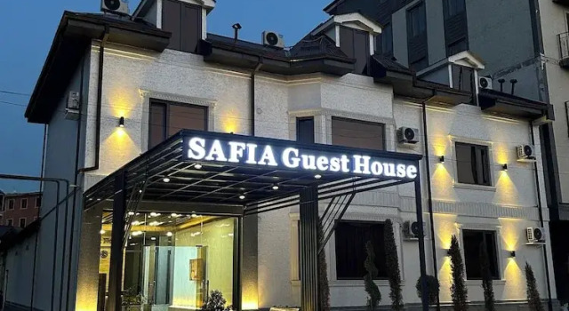 Safia Guest House, Book Pension Hoteller i Andizhan med parkering, Parkering