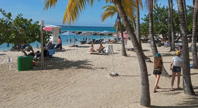 2Bed 2Bth Gated Comm house with Hillside view close to beach, food and clubs