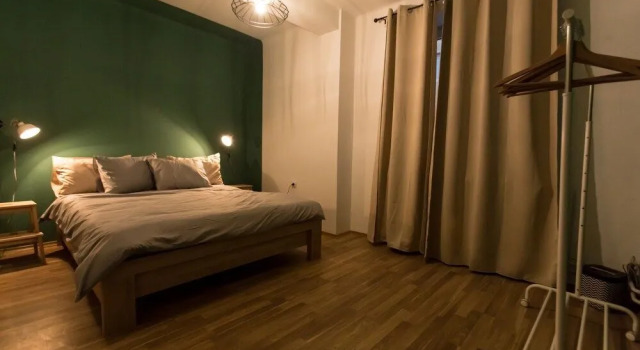 Clover Hostel, Rezerwuj Hostel Hotele w Skopje z parkingiem, Parking