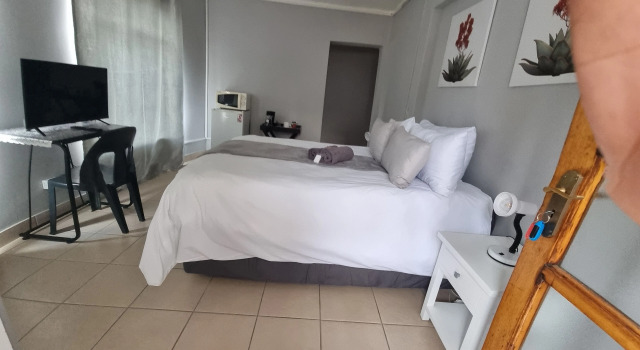 Stay @ Home Airport Lodge