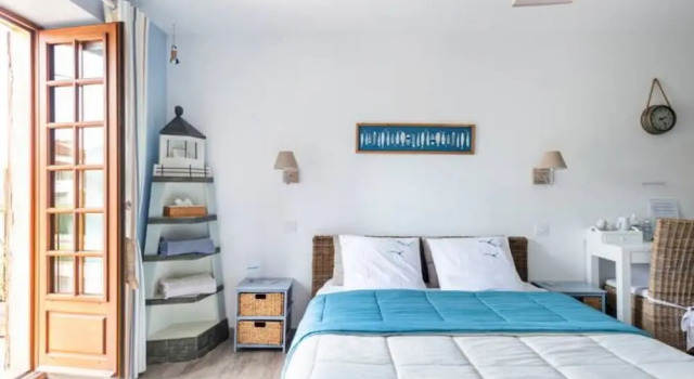 B&B Des Histoires dAnges - Côté Jardin - Accueil Vélo, Забронировать Отель «постель и завтрак» Турню Cote du Maconnais-Beaujolais